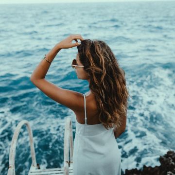 Dress light view on the account instagram of Safia Vendome