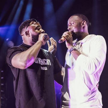 The t-shirt black oversized GIVENCHY worn by the singer Gradur on the account instagram of Dadju