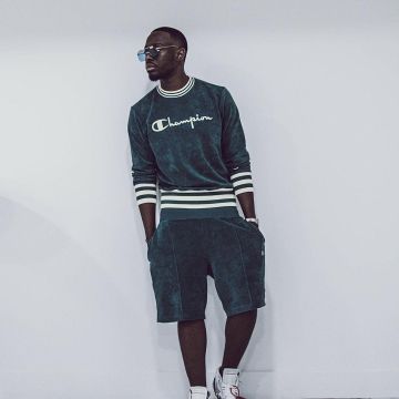 The sweat in velou green Champion of the singer Dadju on his account instagram