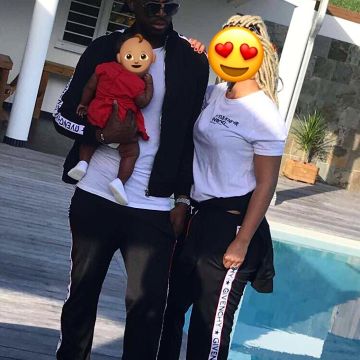 The jogging pants Givenchy black door the woman Dadju on the account instagram of it