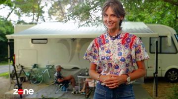 The jean bootcut pockets of Ophélie Meunier in the Forbidden Zone of the 01/08/2018