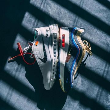 the pair of Nike x Off White Air Max 97 on the account Instagram @fitrotation_