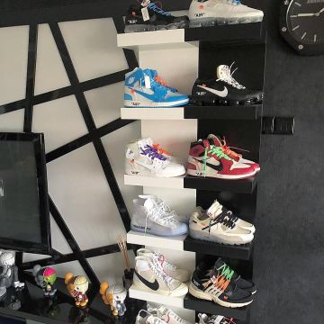 The pair of Air Jordan x Off White Nike AJ I 1 Powder Blue UNC on the account Instagram @fitrotation_