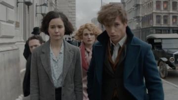 The replica of the blue mantle of Newt (Eddie Redmayne) in fantastic Animals