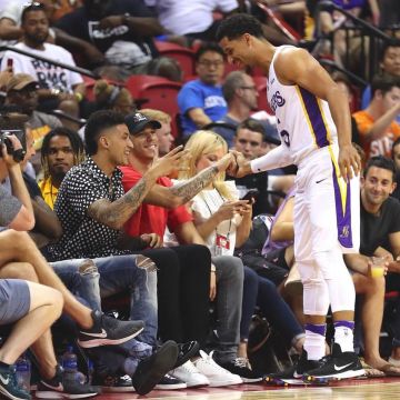 Les Sneakers Nike Kobe A.D. NCAA portées par Josh Hart sur son compte Instagram