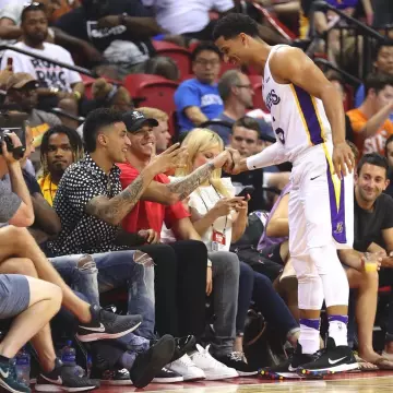 Les Sneakers Nike Kobe A.D. NCAA portées par Josh Hart sur son compte Instagram