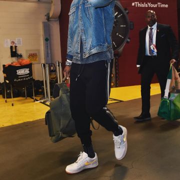 Sneakers Nike Air Force 1 Low "travis Scott" worn by Lebron James on the account Instagram @brkicks