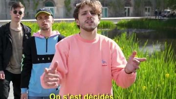 Le sweatshirt rose de Maxenss dans la vidéo YouTube  FREESTYLE DE POTES de Squeezie (ft Seb & Maxenss)