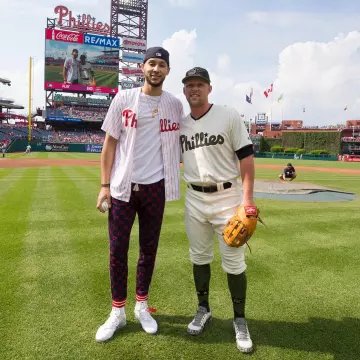 Les Sneakers The 10: Nike Air Vapormax FK "off white"  portées par Ben Simmons sur le compte Instagram @brkicks