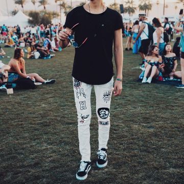 The pair of Vans Old Skool worn by Juanpa Zurita on his account Instagram