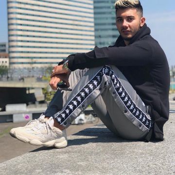 the tracksuit Kappa grey worn by So_Style on his post Instagram