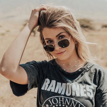 Les lunettes de soleil Ray-Ban de Marie Lopez aka en­joy­phoe­nix sur Instagram