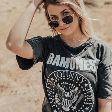 Le t-shirt Ramones de Marie Lopez aka en­joy­phoe­nix sur Instagram