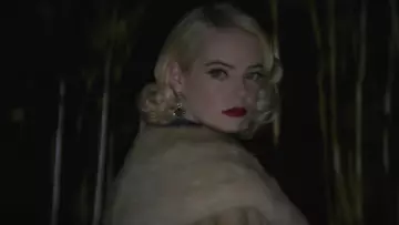 Annie Landsberg (Emma Stone) beige vegan fur coat in Maniac