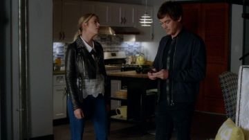 La blusa Marissa Webb de Hanna Marin (Ashley Benson) dans Pretty Little Liars S07E20