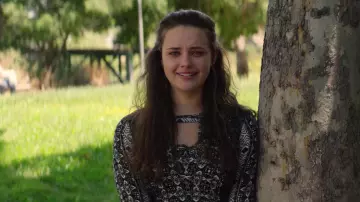 La robe imprimé Aztec Free People de Hannah Baker (Katherine Langford) dans 13 Reasons Why S02E01