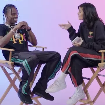 Las zapatillas Air Jordan 4 Retro "black Cat" usadas por Travis Scott en la cuenta de Instagram @gq