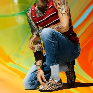 Mocasines de cuero gosha x Burberry (amarillo antiguo) usados por Zayn Malik en la cuenta de Instagram @GQ