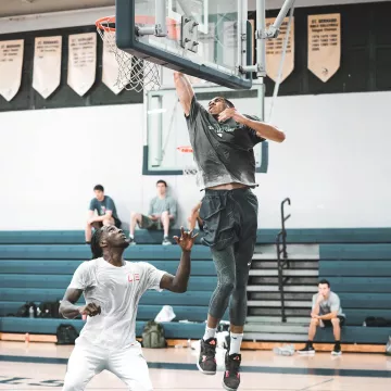 The basketball Shoes Nike PG 2 carried by Jayson Tatum on the account Instagram @koolmac