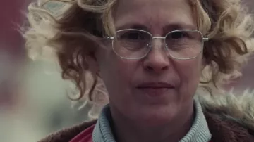 Anteojos usados por Tilly Mitchell (Patricia Arquette) como se ve en Escape at Dannemora