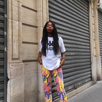 The t-shirt of the brand Kappa worn by Aude Julie on his account instagram