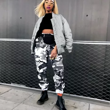 Cargo pants camo worn by Kimberlyskinny saw his account instagram