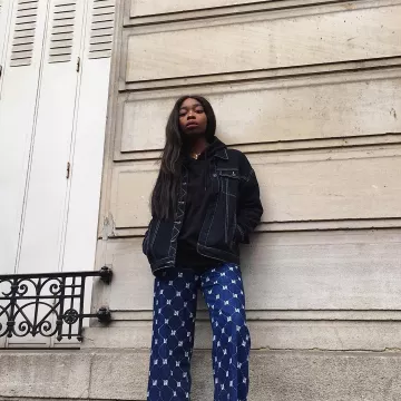 La sudadera con capucha de la marca h&m que lleva Aude Julie en su cuenta de instagram