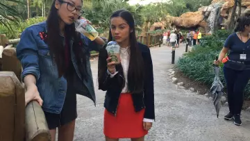 The red skirt Asos Paige Olvera (Olivia Rodrigo) in the series Bizaardvark S03E05