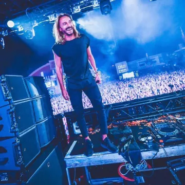 Zapatillas Adidas Yeezy Boost 350 V2 usadas por Bob Sinclar en su cuenta de Instagram