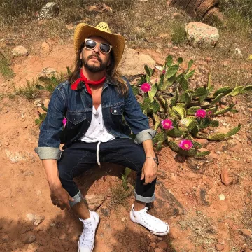 The Sneakers Converse All Star Hi worn by Bob Sinclar on his account Instagram