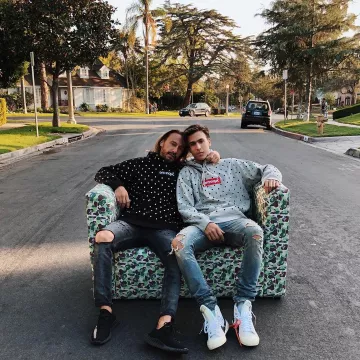 Sneakers Adidas Yeezy Boost 350 V2 worn by Bob Sinclar on his account Instagram