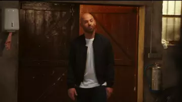 The bomber jacket black of Sylvain Marot (Franck Gastambide) in Taxi 5