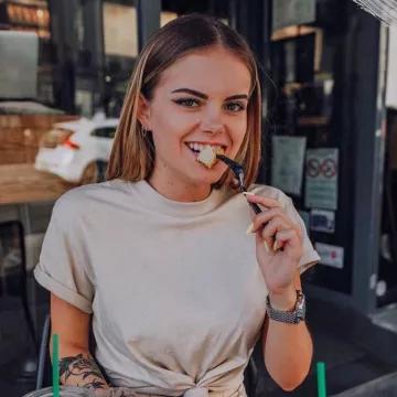 El reloj de metal que lleva @Romy en su cuenta de Instagram