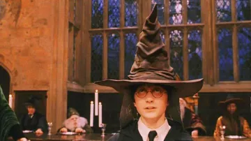 The sorting hat Magic speaking of Harry Potter (Daniel Radcliffe) in Harry Potter at the School of Wizards
