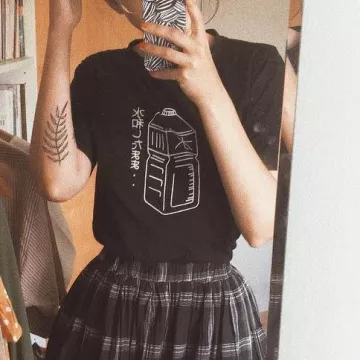 The T-shirt bottle of @Ulouh (Salina) on Instagram