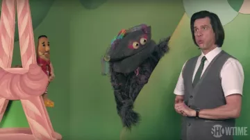 The cardigan gray sleeveless Jeff Pickles (Jim Carrey) in Kidding season 1