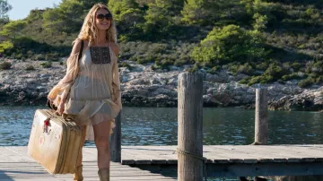 Vintage suitcase worn by Young Donna (Lily James) as seen in Mamma Mia! Here We Go Again