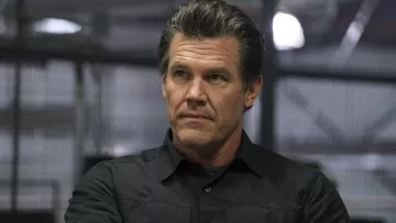 Black Long Sleeve tactical shirt worn by Matt Graver (Josh Brolin) as seen in Sicario: Day of the Soldado