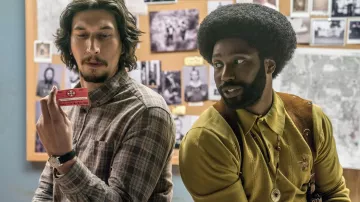 Chemise à carreaux usés par Flip Zimmermann (Adam Driver) comme on le voit dans BlacKkKlansman