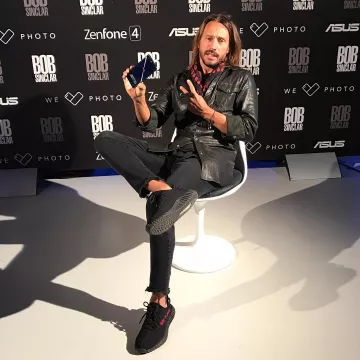 Shoes black Adidas Yeezy Boost 350 V2 worn by Bob Sinclar on his account Instagram