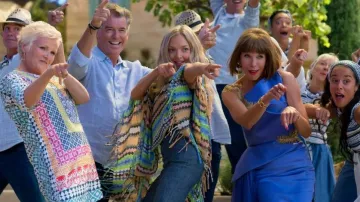 Tunique Chemisier porté par Rosie (Julie Walters) comme on le voit dans Mamma Mia! Ici, Nous Allons À Nouveau