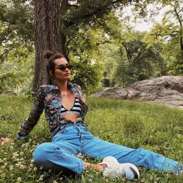 The white sneakers Louis Vuitton LV Archlight worn by Gizele Oliveira on his account Instagram