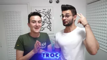 The T-Shirt green khaki Jean-Michel Basquiat by Uniqlo worn by Hugo Posay in his video "We exchanged a pen against a scooter"