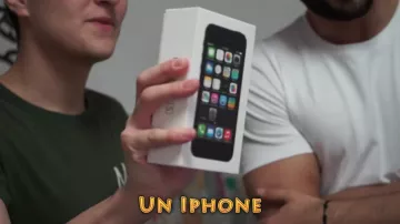 The smartphone Apple iPhone 6 exchanged by Charles in the video "It has traded a pen against a scooter" Hugo Posay