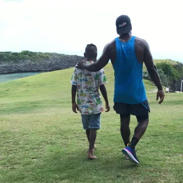 Sneakers Nike Epic React Flyknit worn by Kevin Hart on his account Instagram