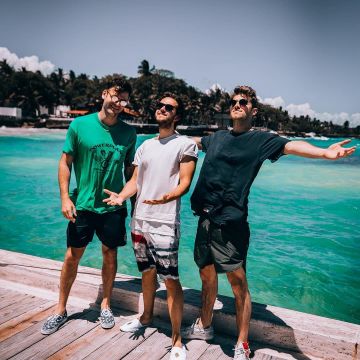 Sneakers The 10 : Nike Air Force 1 Low "Off White" made by Andrew Taggart on the account Instagram @thechainsmokers