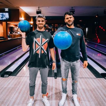 Sneakers Converse Chuck 70 Hi "off white"   worn by  Alex Pall on an Instagram account @Thechainsmokers