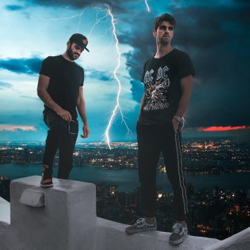 Sneakers Air Jordan 1 Retro High Og "shattered Backboard" made by Alex Pall on the account Instagram @Thechainsmokers