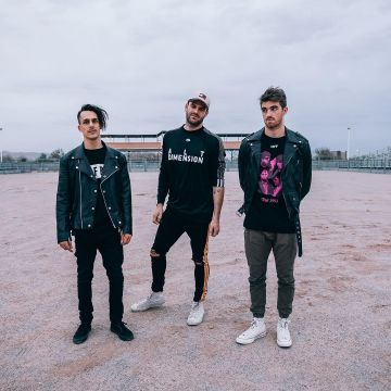 The Sneakers Converse All Star Hi worn by Andrew Taggart on the account Instagram @Thechainsmokers