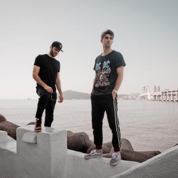 Sneakers Air Jordan 1 Retro High Og "shattered Backboard"   worn by Alex Pall on an Instagram account @thechainsmokers